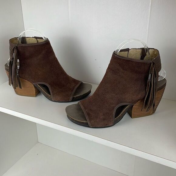 OTBT Free Spirit Chocolate Brown Suede Fringe Trim Slingback Sandals 9 - Picture 1 of 14